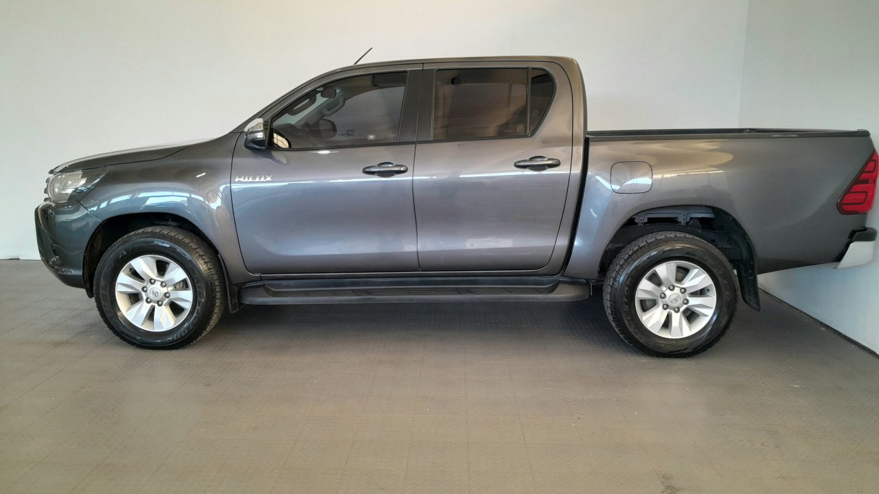 toyota-hilux-4x2-dc-srv-2-8-tdi-6mt-int-8427-concesionario-oficial